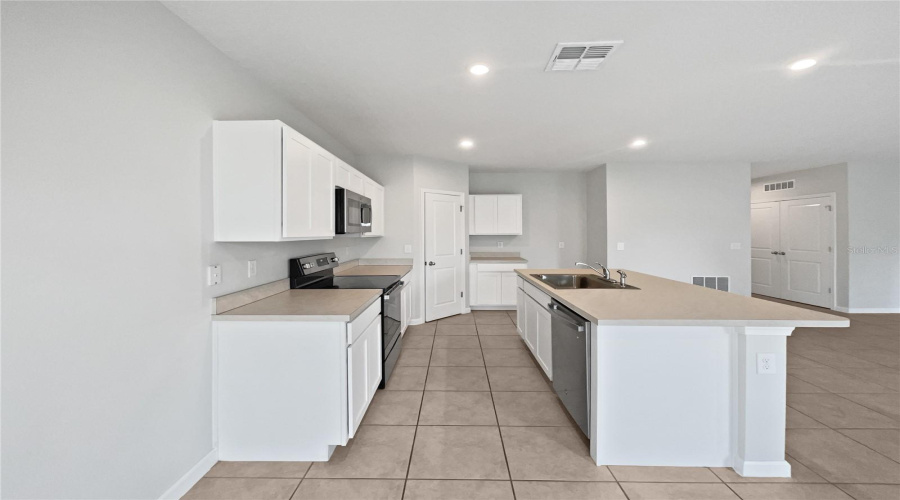 DAVENPORT, Florida 33837, 3 Bedrooms Bedrooms, ,2 BathroomsBathrooms,Residential,For Sale,SILVER MAPLE,0,MFRO6330050