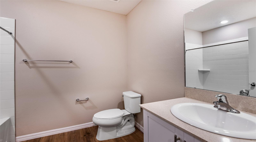 DAVENPORT, Florida 33837, 5 Bedrooms Bedrooms, ,3 BathroomsBathrooms,Residential,For Sale,ROLLING LAKE,0,MFRTB8408318