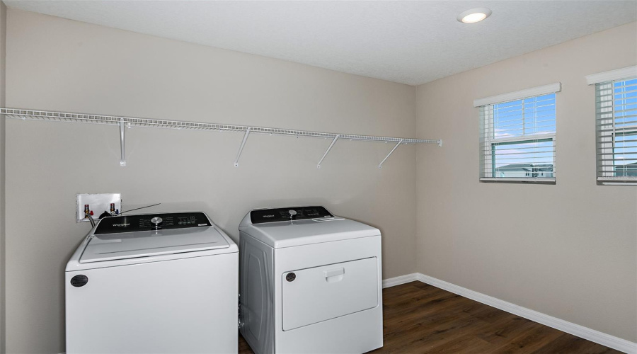 DAVENPORT, Florida 33837, 5 Bedrooms Bedrooms, ,3 BathroomsBathrooms,Residential,For Sale,ROLLING LAKE,0,MFRTB8408318