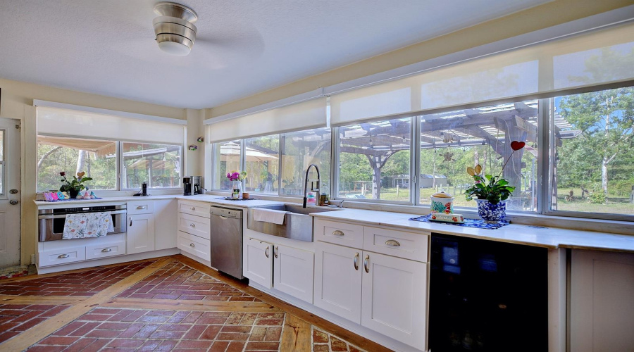 KISSIMMEE, Florida 34747, 4 Bedrooms Bedrooms, ,2 BathroomsBathrooms,Residential,For Sale,THACKER,0,MFRO6301945