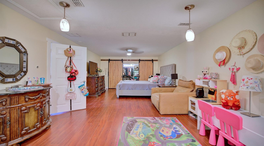 KISSIMMEE, Florida 34747, 4 Bedrooms Bedrooms, ,2 BathroomsBathrooms,Residential,For Sale,THACKER,0,MFRO6301945