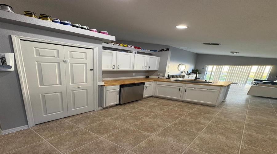 DAVENPORT, Florida 33897, 4 Bedrooms Bedrooms, ,2 BathroomsBathrooms,Residential,For Sale,GRANTHAM,0,MFRO6363846