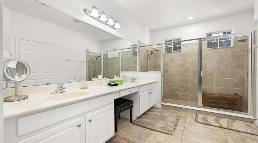 DAVENPORT, Florida 33837, 5 Bedrooms Bedrooms, ,5 BathroomsBathrooms,Residential,For Sale,OAKTREE,0,MFRS5140545