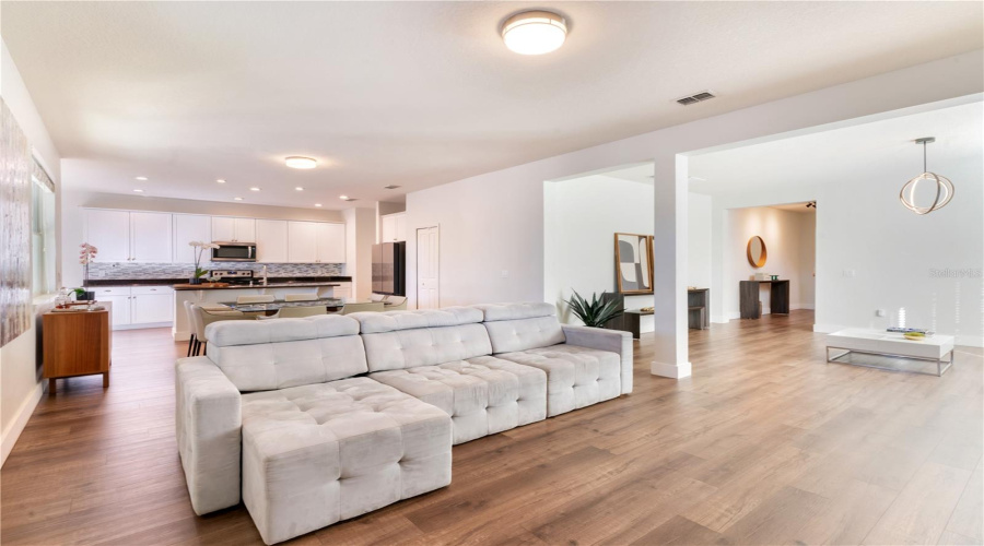 ORLANDO, Florida 32836, 3 Bedrooms Bedrooms, ,3 BathroomsBathrooms,Residential,For Sale,VERRAZANO DR,0,MFRO6369809