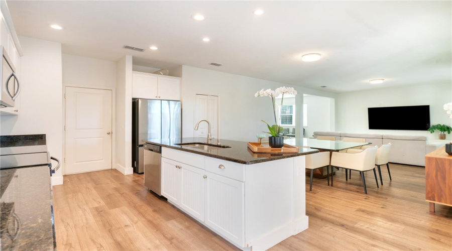 ORLANDO, Florida 32836, 3 Bedrooms Bedrooms, ,3 BathroomsBathrooms,Residential,For Sale,VERRAZANO DR,0,MFRO6369809