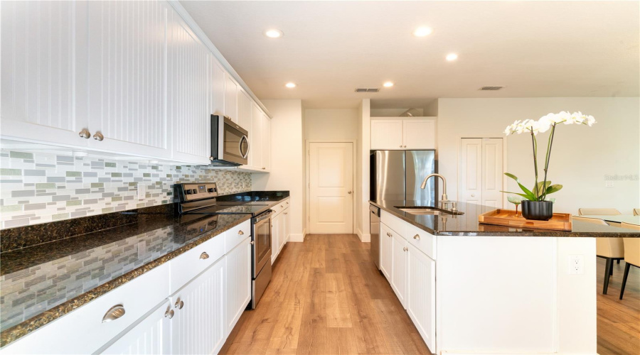 ORLANDO, Florida 32836, 3 Bedrooms Bedrooms, ,3 BathroomsBathrooms,Residential,For Sale,VERRAZANO DR,0,MFRO6369809