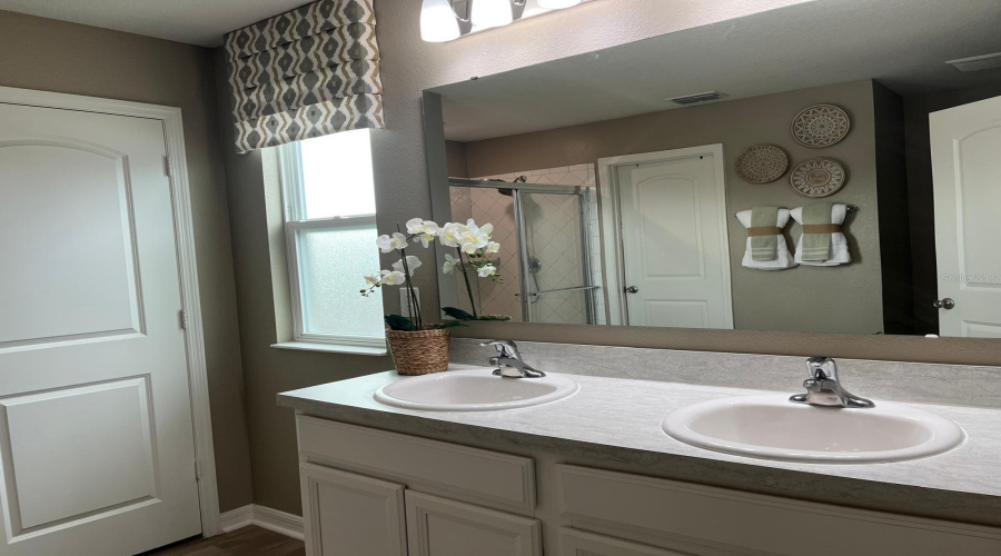 DAVENPORT, Florida 33897, 4 Bedrooms Bedrooms, ,2 BathroomsBathrooms,Residential,For Sale,PAPAYA,0,MFRO6369951