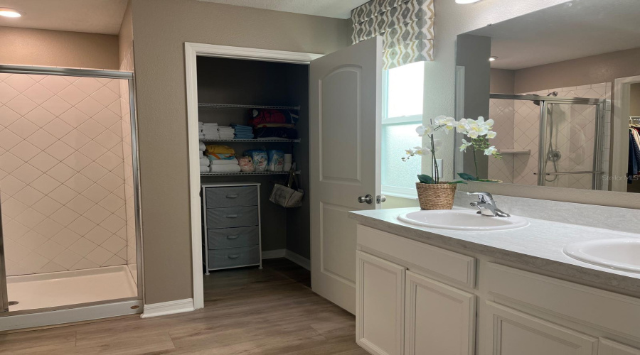 DAVENPORT, Florida 33897, 4 Bedrooms Bedrooms, ,2 BathroomsBathrooms,Residential,For Sale,PAPAYA,0,MFRO6369951