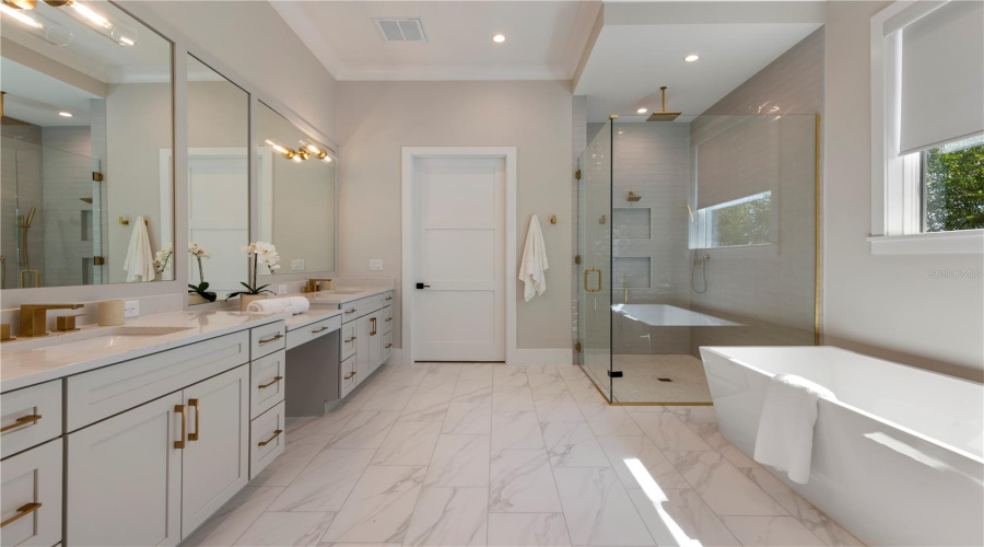 ORLANDO, Florida 32836, 5 Bedrooms Bedrooms, ,4 BathroomsBathrooms,Residential,For Sale,SHEEN SOUND,0,MFRO6369874