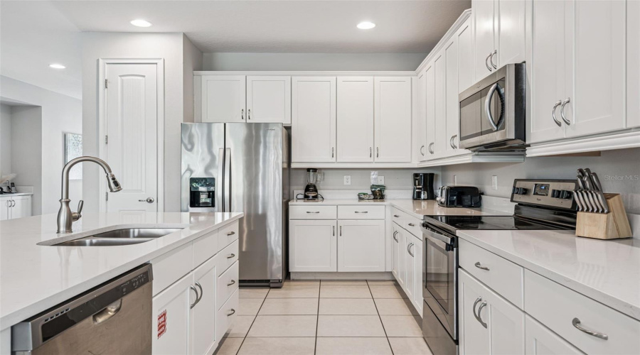 KISSIMMEE, Florida 34747, 8 Bedrooms Bedrooms, ,6 BathroomsBathrooms,Residential,For Sale,FAIRFAX,0,MFRO6369507