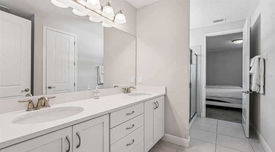 KISSIMMEE, Florida 34747, 8 Bedrooms Bedrooms, ,6 BathroomsBathrooms,Residential,For Sale,FAIRFAX,0,MFRO6369507