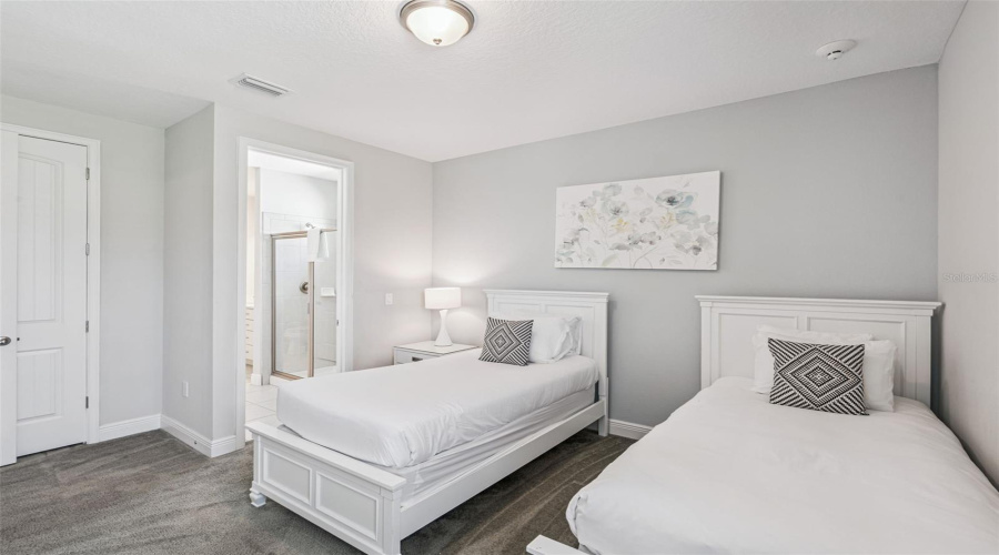 KISSIMMEE, Florida 34747, 8 Bedrooms Bedrooms, ,6 BathroomsBathrooms,Residential,For Sale,FAIRFAX,0,MFRO6369507