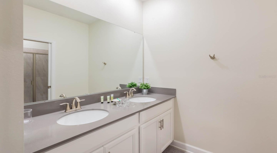 KISSIMMEE, Florida 34746, 6 Bedrooms Bedrooms, ,6 BathroomsBathrooms,Residential,For Sale,BOOKMARK,0,MFRO6322300