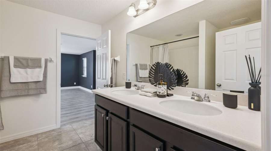 DAVENPORT, Florida 33896, 7 Bedrooms Bedrooms, ,6 BathroomsBathrooms,Residential,For Sale,YORKSHIRE,0,MFRO6369551