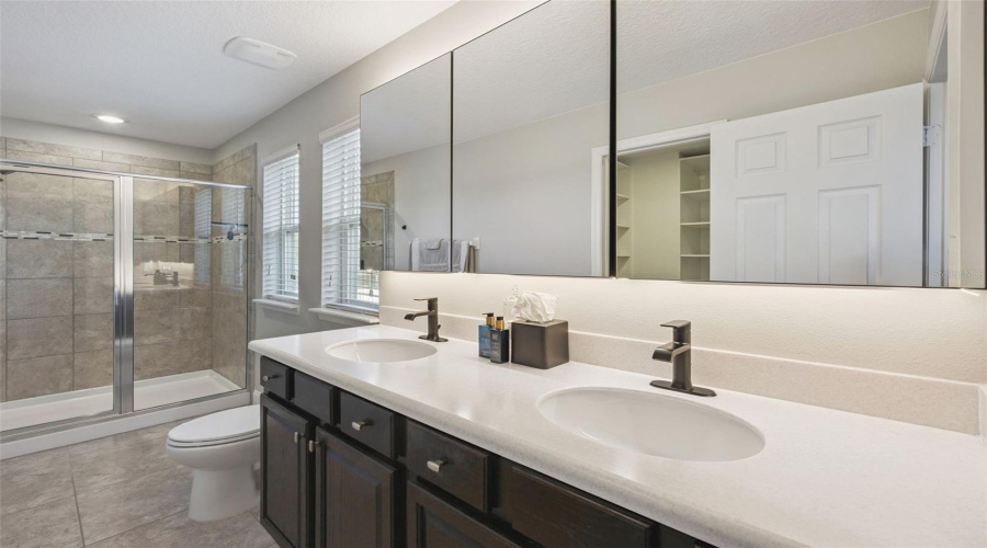 DAVENPORT, Florida 33896, 7 Bedrooms Bedrooms, ,6 BathroomsBathrooms,Residential,For Sale,YORKSHIRE,0,MFRO6369551