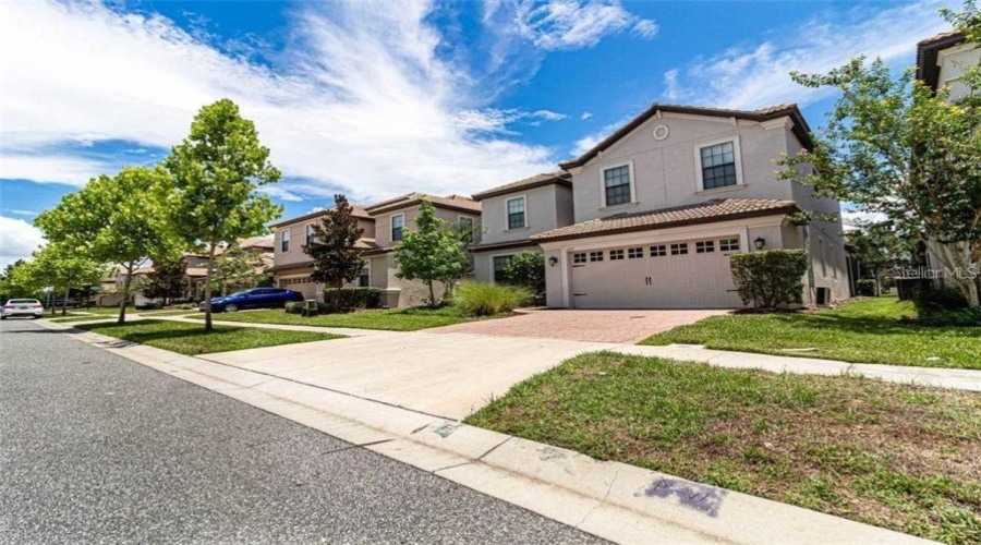 DAVENPORT, Florida 33896, 6 Bedrooms Bedrooms, ,6 BathroomsBathrooms,Residential,For Sale,THUNDERBIRD,0,MFRO6370185