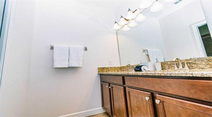 DAVENPORT, Florida 33896, 6 Bedrooms Bedrooms, ,6 BathroomsBathrooms,Residential,For Sale,THUNDERBIRD,0,MFRO6370185