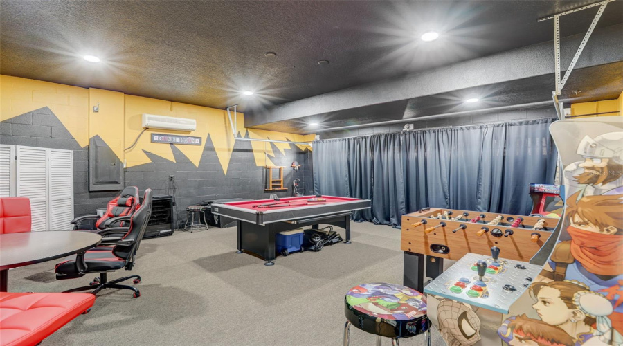 DAVENPORT, Florida 33896, 6 Bedrooms Bedrooms, ,6 BathroomsBathrooms,Residential,For Sale,THUNDERBIRD,0,MFRO6370185