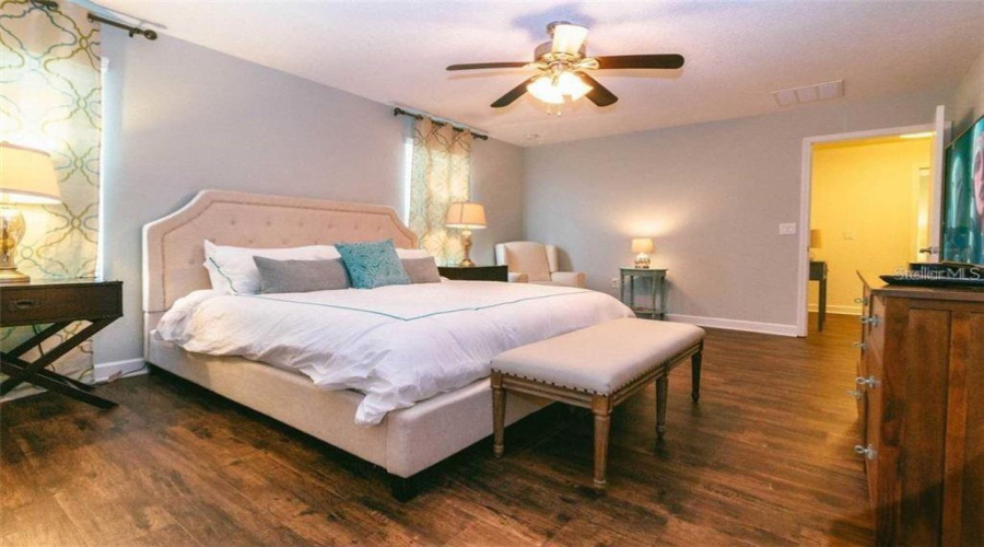 DAVENPORT, Florida 33896, 6 Bedrooms Bedrooms, ,6 BathroomsBathrooms,Residential,For Sale,THUNDERBIRD,0,MFRO6370185