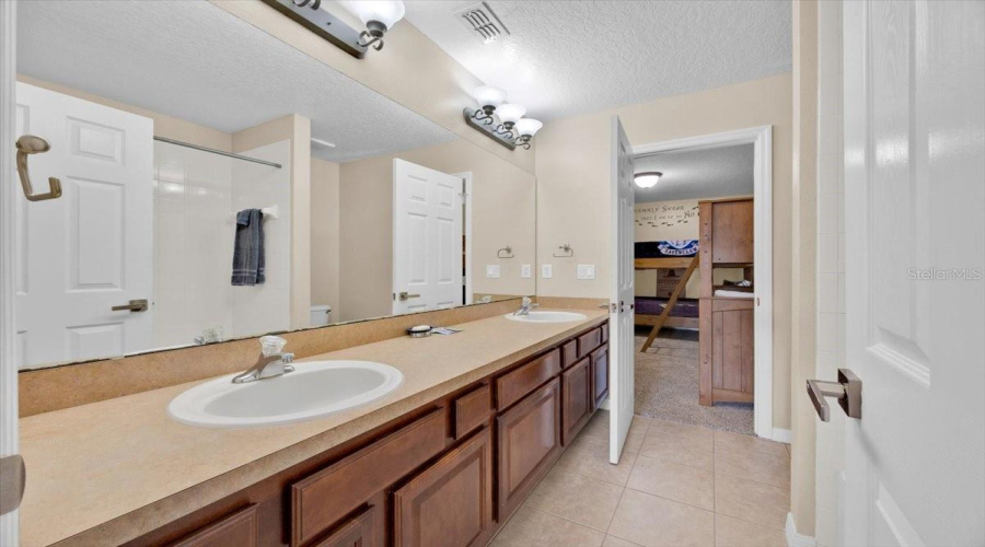 KISSIMMEE, Florida 34747, 7 Bedrooms Bedrooms, ,6 BathroomsBathrooms,Residential,For Sale,ACADIA ESTATES,0,MFRO6369851