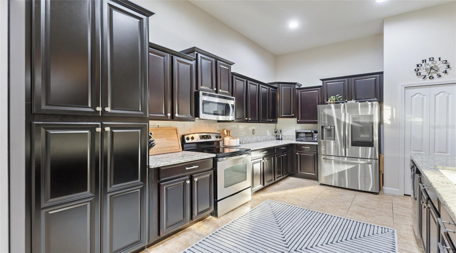 DAVENPORT, Florida 33896, 4 Bedrooms Bedrooms, ,3 BathroomsBathrooms,Residential,For Sale,PALMETTO DUNES ST,0,MFRS5140848