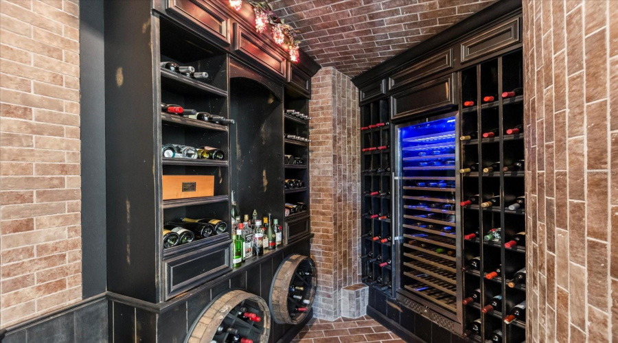 KISSIMMEE, Florida 34747, 5 Bedrooms Bedrooms, ,5 BathroomsBathrooms,Residential,For Sale,APACHE,0,MFRO6296135