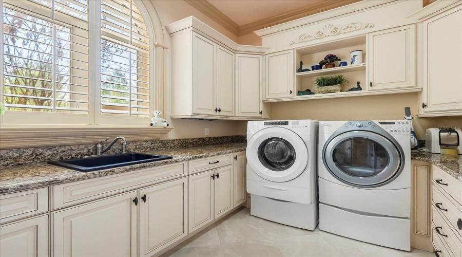 KISSIMMEE, Florida 34747, 5 Bedrooms Bedrooms, ,5 BathroomsBathrooms,Residential,For Sale,APACHE,0,MFRO6296135