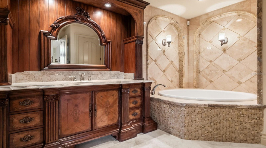 KISSIMMEE, Florida 34747, 5 Bedrooms Bedrooms, ,5 BathroomsBathrooms,Residential,For Sale,APACHE,0,MFRO6296135