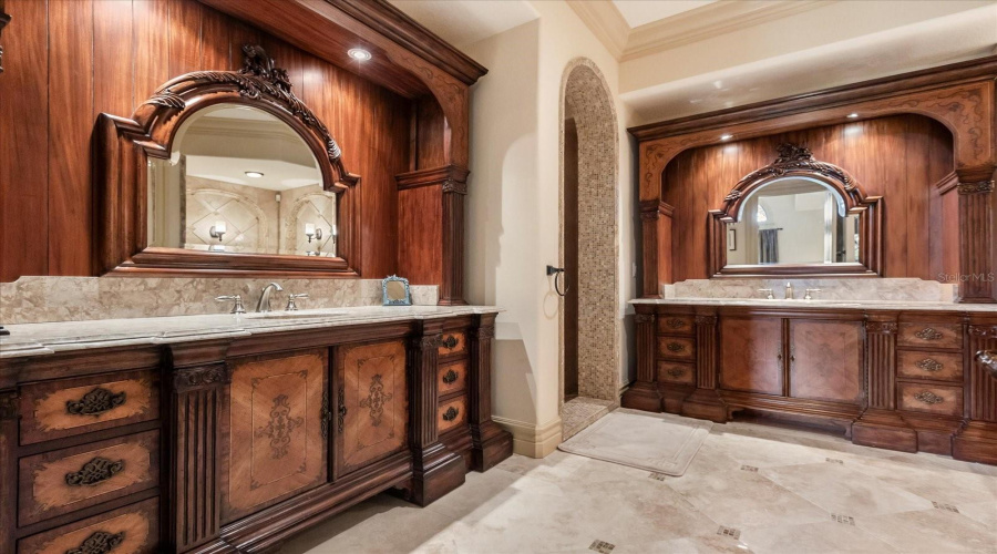 KISSIMMEE, Florida 34747, 5 Bedrooms Bedrooms, ,5 BathroomsBathrooms,Residential,For Sale,APACHE,0,MFRO6296135