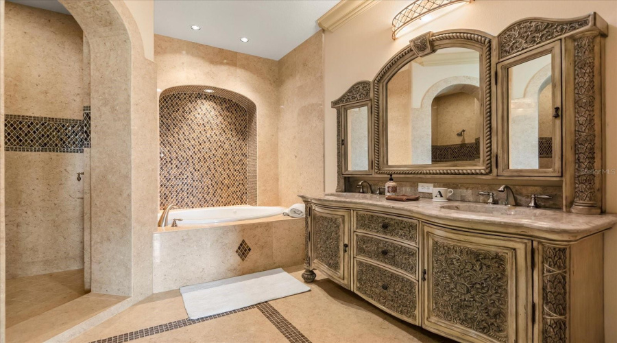 KISSIMMEE, Florida 34747, 5 Bedrooms Bedrooms, ,5 BathroomsBathrooms,Residential,For Sale,APACHE,0,MFRO6296135