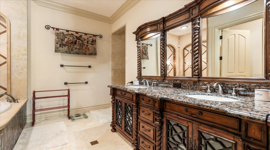 KISSIMMEE, Florida 34747, 5 Bedrooms Bedrooms, ,5 BathroomsBathrooms,Residential,For Sale,APACHE,0,MFRO6296135