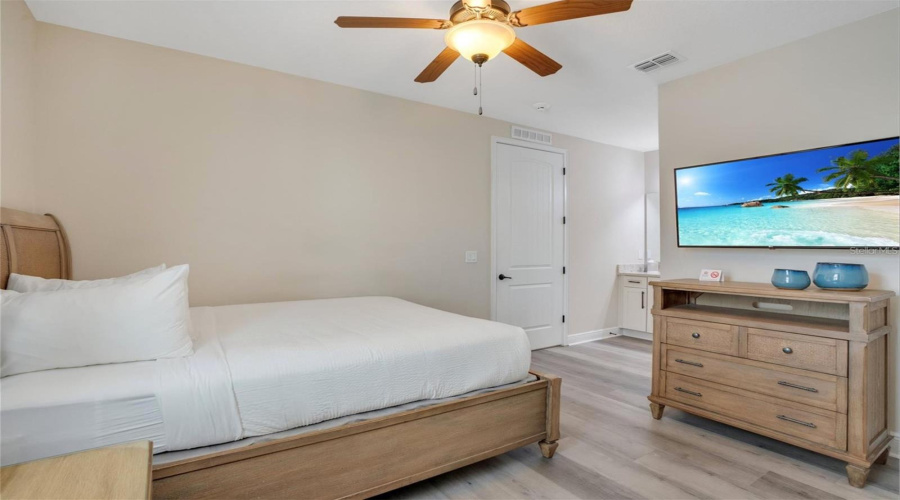 KISSIMMEE, Florida 34747, 9 Bedrooms Bedrooms, ,8 BathroomsBathrooms,Residential,For Sale,FAIRFAX,0,MFRO6359071