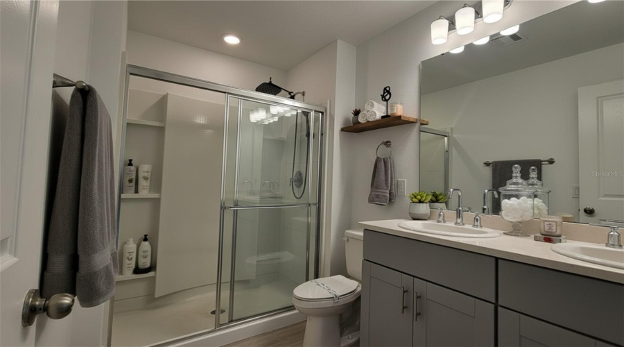 Primary bathroom - Virtual Staging