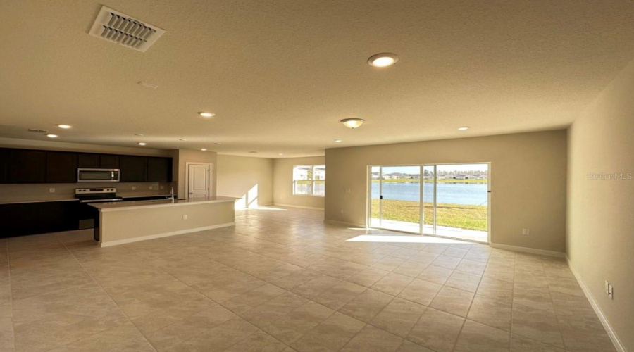 KISSIMMEE, Florida 34746, 5 Bedrooms Bedrooms, ,2 BathroomsBathrooms,Residential,For Sale,ROYAL POINT,0,MFRO6369671