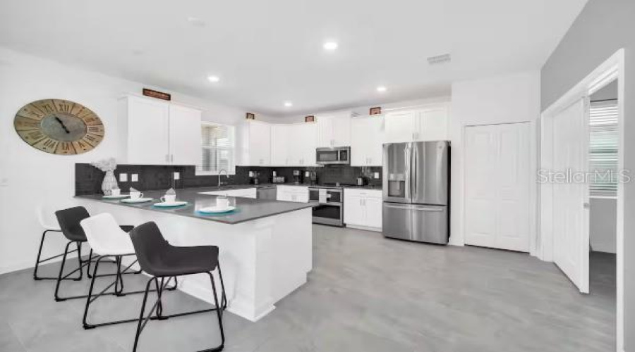 DAVENPORT, Florida 33896, 7 Bedrooms Bedrooms, ,6 BathroomsBathrooms,Residential,For Sale,SOMMERSET HILLS,0,MFRS5140786