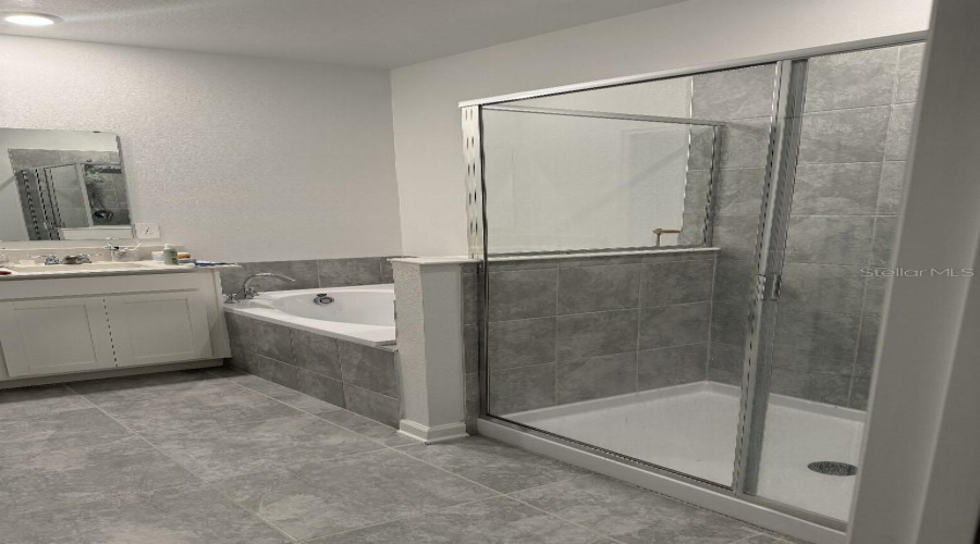 DAVENPORT, Florida 33896, 4 Bedrooms Bedrooms, ,3 BathroomsBathrooms,Residential,For Sale,BOGEY,0,MFRTB8458572