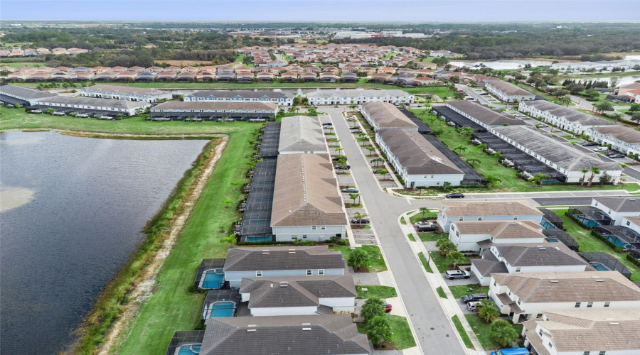 DAVENPORT, Florida 33837, 5 Bedrooms Bedrooms, ,4 BathroomsBathrooms,Residential,For Sale,OAKMOSS,0,MFRO6370415