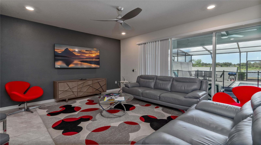 DAVENPORT, Florida 33837, 5 Bedrooms Bedrooms, ,4 BathroomsBathrooms,Residential,For Sale,OAKMOSS,0,MFRO6370415