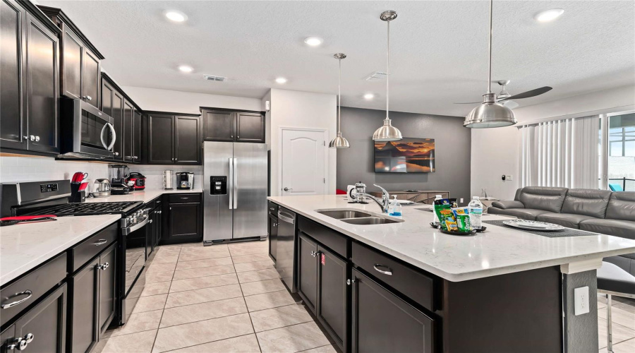 DAVENPORT, Florida 33837, 5 Bedrooms Bedrooms, ,4 BathroomsBathrooms,Residential,For Sale,OAKMOSS,0,MFRO6370415