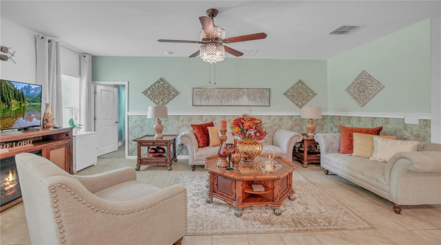 DAVENPORT, Florida 33896, 3 Bedrooms Bedrooms, ,2 BathroomsBathrooms,Residential,For Sale,SIESTA VISTA,0,MFRTB8403344