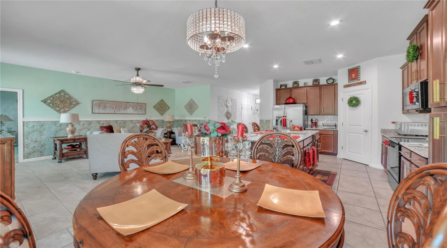 DAVENPORT, Florida 33896, 3 Bedrooms Bedrooms, ,2 BathroomsBathrooms,Residential,For Sale,SIESTA VISTA,0,MFRTB8403344