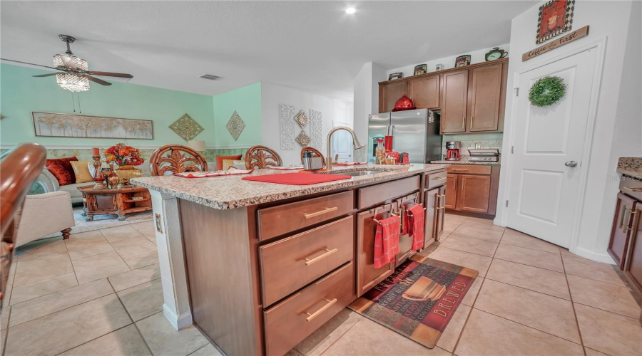 DAVENPORT, Florida 33896, 3 Bedrooms Bedrooms, ,2 BathroomsBathrooms,Residential,For Sale,SIESTA VISTA,0,MFRTB8403344