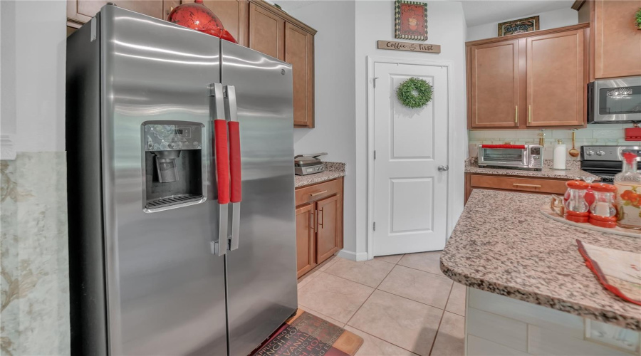 DAVENPORT, Florida 33896, 3 Bedrooms Bedrooms, ,2 BathroomsBathrooms,Residential,For Sale,SIESTA VISTA,0,MFRTB8403344