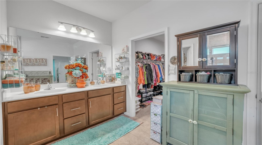 DAVENPORT, Florida 33896, 3 Bedrooms Bedrooms, ,2 BathroomsBathrooms,Residential,For Sale,SIESTA VISTA,0,MFRTB8403344