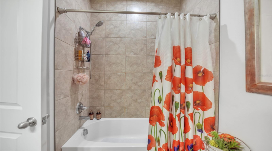 DAVENPORT, Florida 33896, 3 Bedrooms Bedrooms, ,2 BathroomsBathrooms,Residential,For Sale,SIESTA VISTA,0,MFRTB8403344