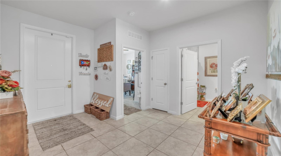 DAVENPORT, Florida 33896, 3 Bedrooms Bedrooms, ,2 BathroomsBathrooms,Residential,For Sale,SIESTA VISTA,0,MFRTB8403344