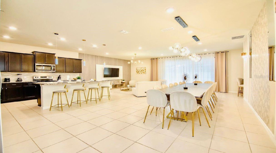 DAVENPORT, Florida 33897, 10 Bedrooms Bedrooms, ,8 BathroomsBathrooms,Residential,For Sale,MAHALO,0,MFRO6370431