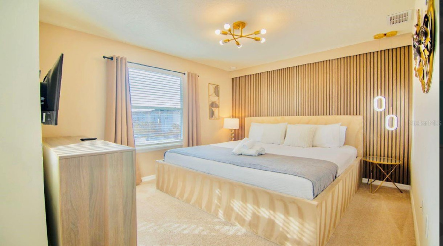 DAVENPORT, Florida 33897, 10 Bedrooms Bedrooms, ,8 BathroomsBathrooms,Residential,For Sale,MAHALO,0,MFRO6370431