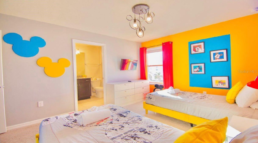 DAVENPORT, Florida 33897, 10 Bedrooms Bedrooms, ,8 BathroomsBathrooms,Residential,For Sale,MAHALO,0,MFRO6370431