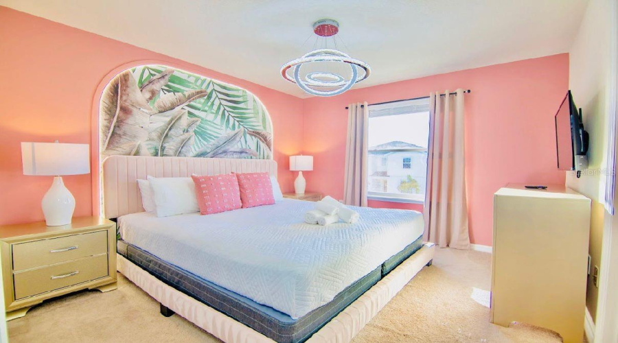 DAVENPORT, Florida 33897, 10 Bedrooms Bedrooms, ,8 BathroomsBathrooms,Residential,For Sale,MAHALO,0,MFRO6370431